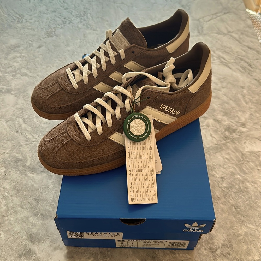 Adidas Handball Spezial W 8.5W Earth Strata/Off White/Gum - New StockX Verified